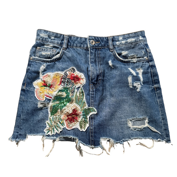 Zara Trafaluc denim Distressed skirt 8 Distressed sequence Floral Appliqué Patch - Picture 1 of 7